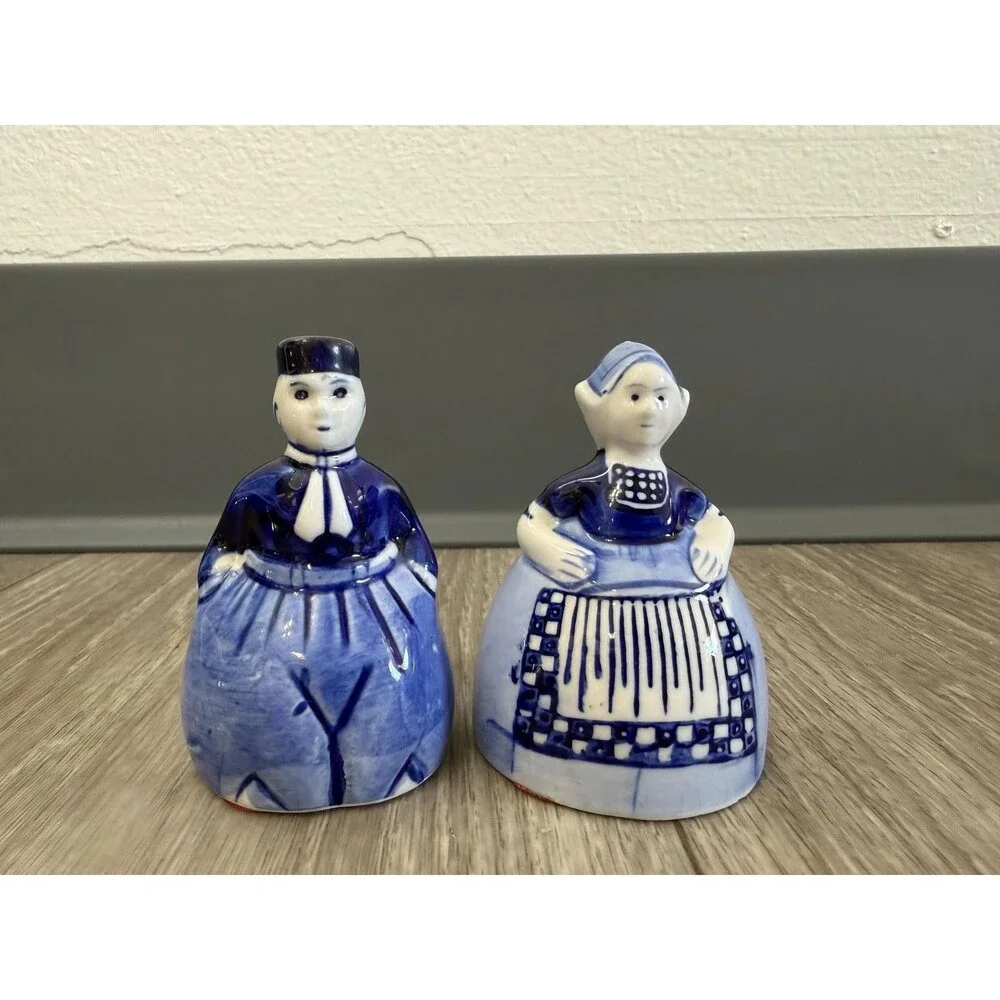 Vintage ELESVA Delft Holland Porcelain Salt and Pepper Shakers